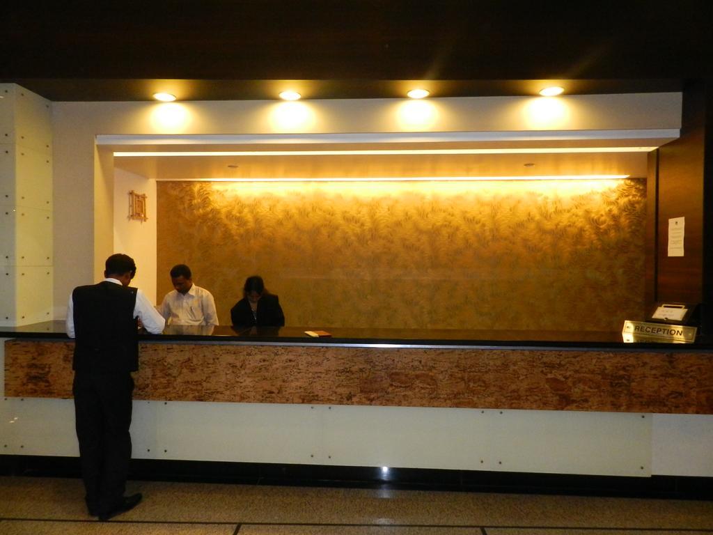 Hotel Rock Regency Toranagallu Extérieur photo