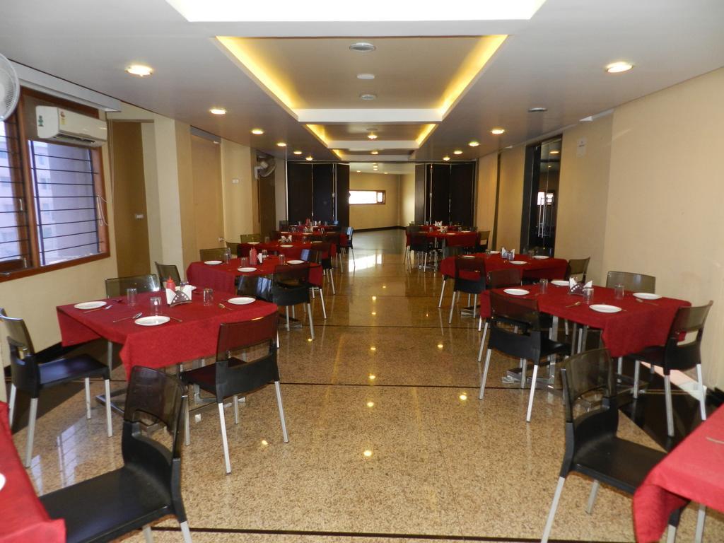 Hotel Rock Regency Toranagallu Extérieur photo