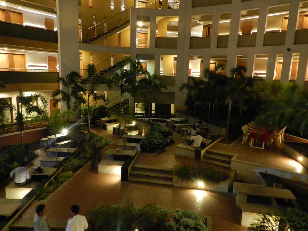 Hotel Rock Regency Toranagallu Extérieur photo