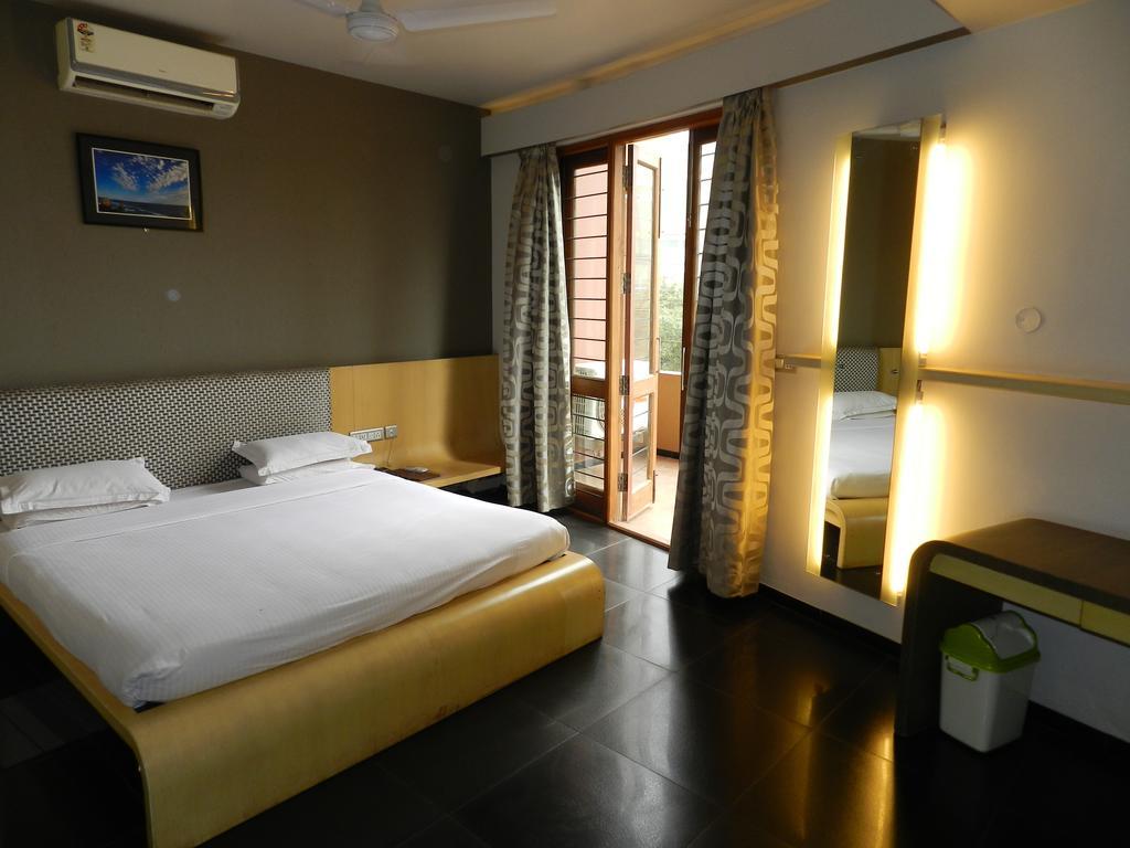 Hotel Rock Regency Toranagallu Chambre photo