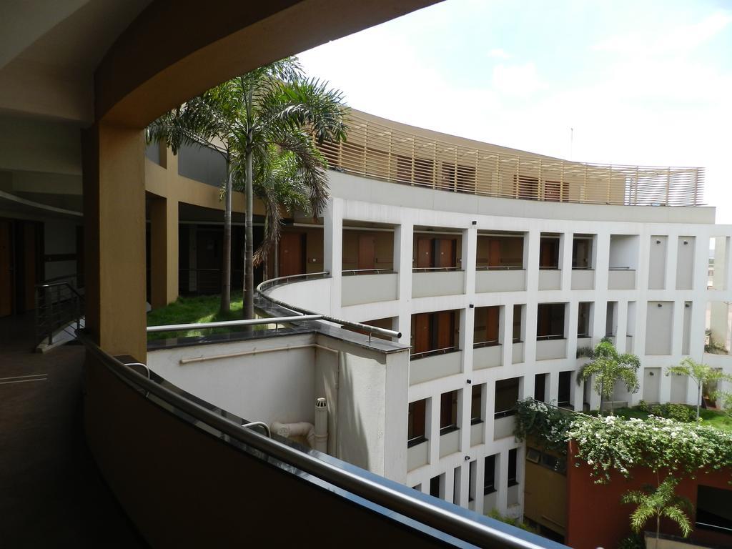 Hotel Rock Regency Toranagallu Extérieur photo